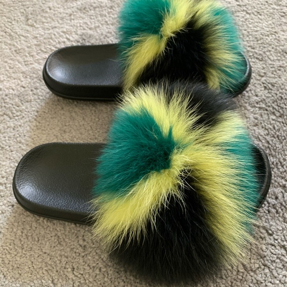 Jamaica fur slippers - Picture 3 of 4